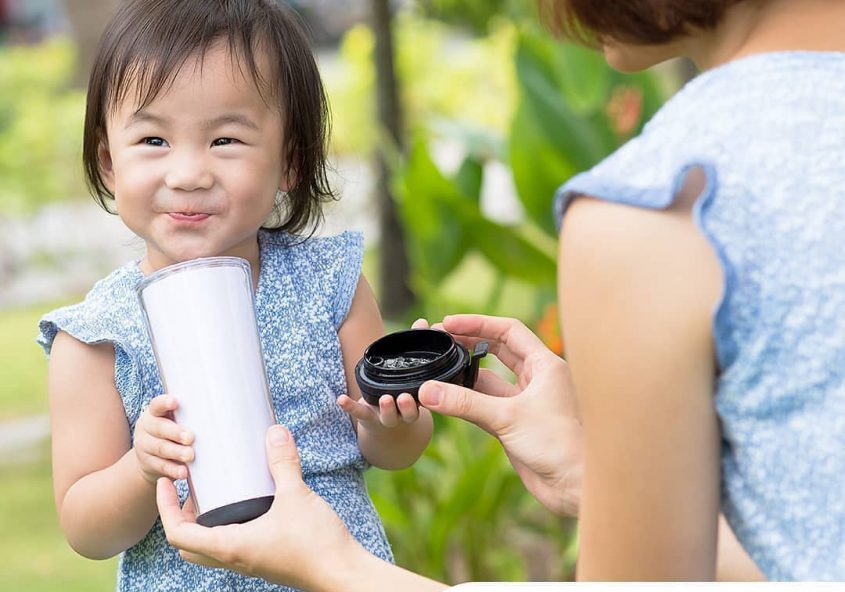 Mengenalkan gaya hidup sehat pada anak itu ternyata mudah lho.

Kita bisa memulainya dengan hal keci...