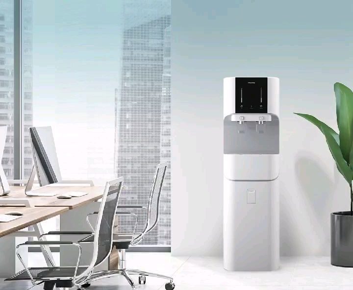 Mengonsumsi air minum saat bekerja sangatlah penting. Seringkali kamu terlupakan oleh rutinitas meny...